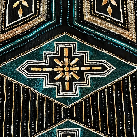 H&M size 8 printed short skirt with beaded appliqué - Picture 2 of 5